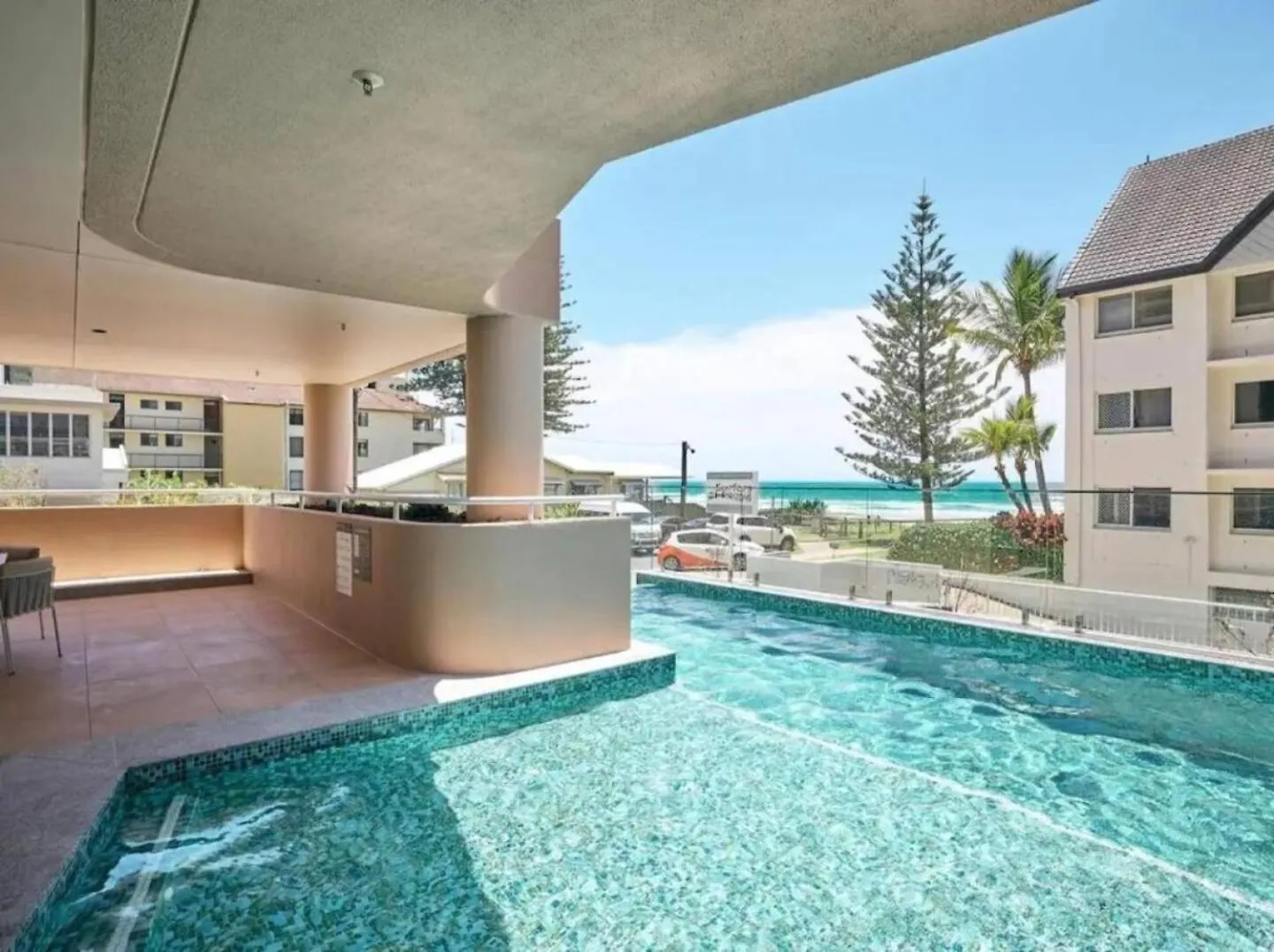 Luxury Beachside Apartment Gold Coast Australia