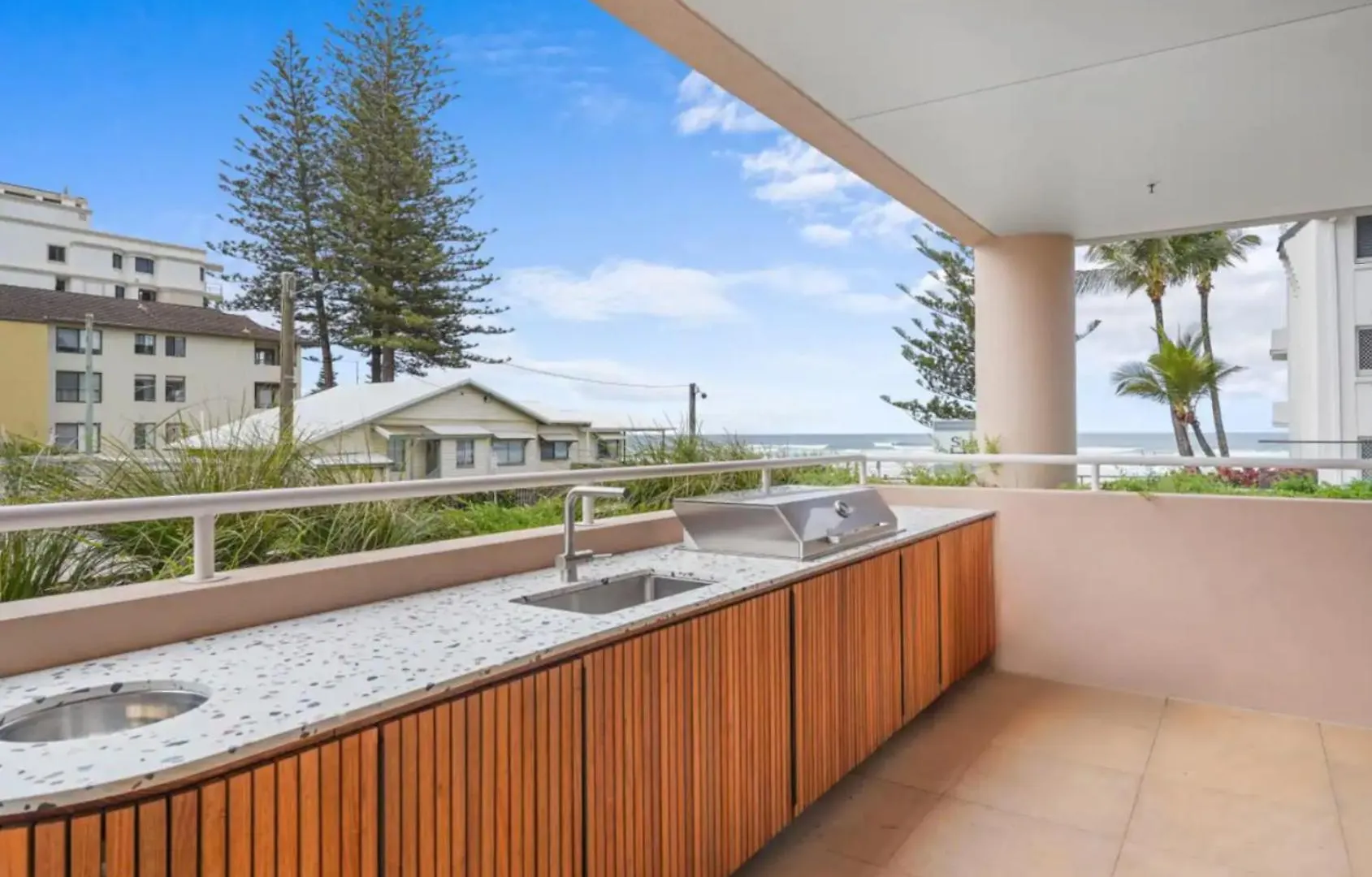 Luxury Beachside Apartment Gold Coast 0*,  Australia