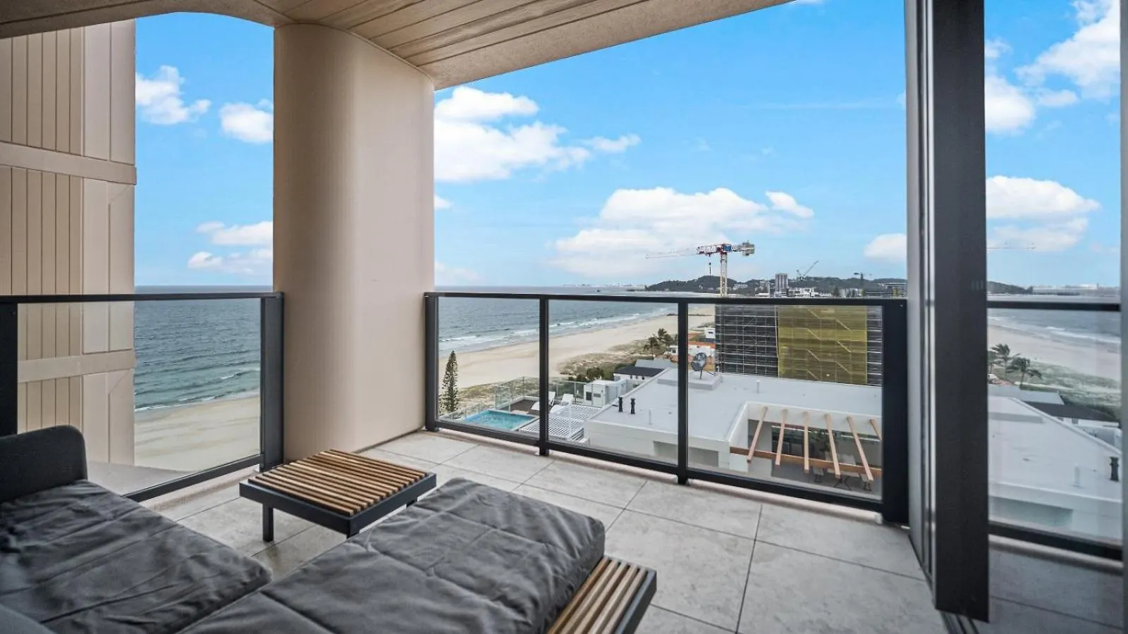 Luxury Beachside Apartment Gold Coast