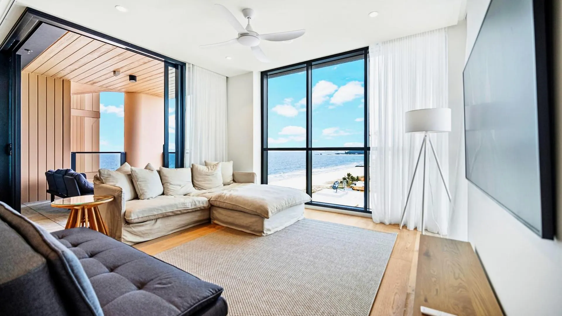 Luxury Beachside Apartment Gold Coast